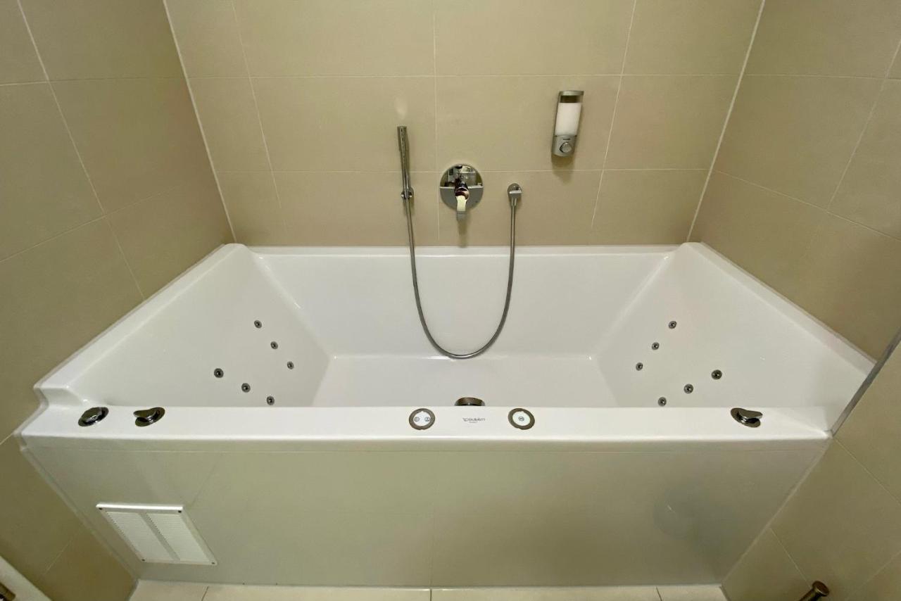 Alpen-Panorama Suite - Einzigartige Privatsuite Hoch Ueber Muenchen, 12Tes Og, Alpenblick, Loggia, Whirlpool, 15 Minuten Zum Zentrum, Ruhe Und Erholung In Der Stadt Muenchen Fuer Privat Und Geschaeftlich Reisende Exterior photo